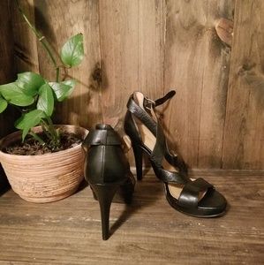 Nine West strappy heels Size 8